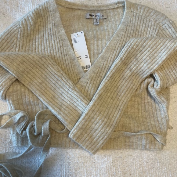 Urban Outfitters Wrap Knit - Picture 3 of 3